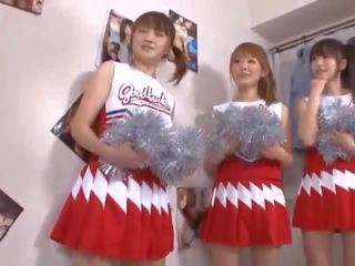 Három nagy cicik japán pompom lányok megosztás manhood