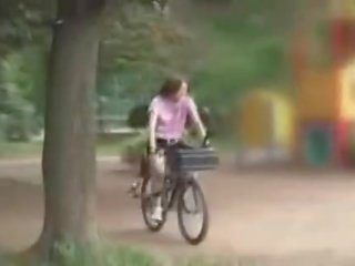 Jaapani prl masturbated kuigi ratsutamine a specially modified seks video bike!