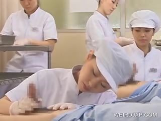 Japonsko medicinska sestra srkanje prihajanje ven od randy gred